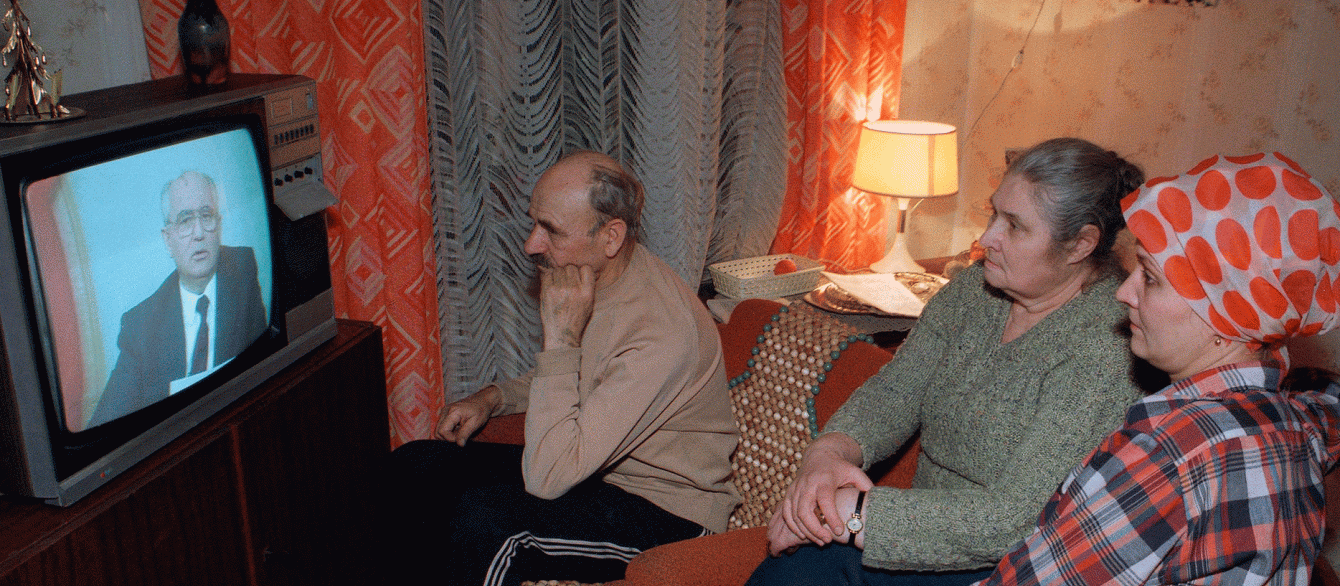 Family watching Gorbachev resign