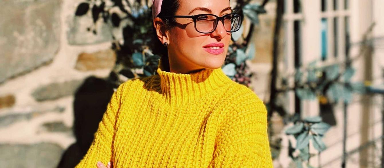 Woman wearing a yellow sweater