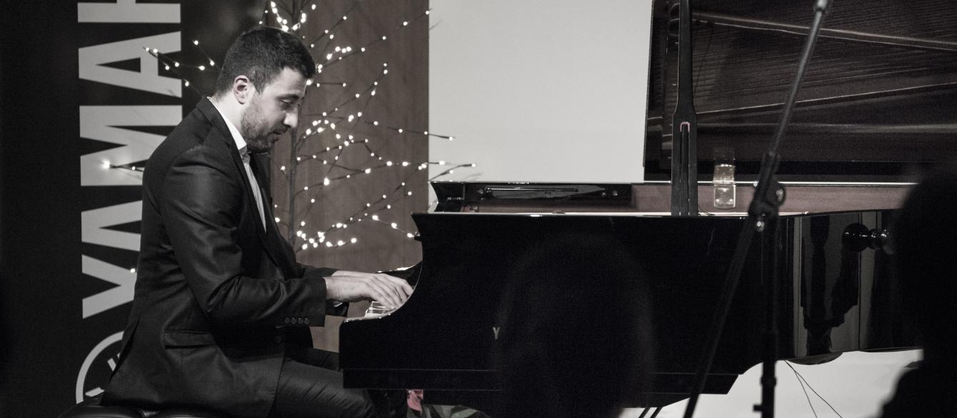 Black and White photo of Giorgi Mikadze at a piano