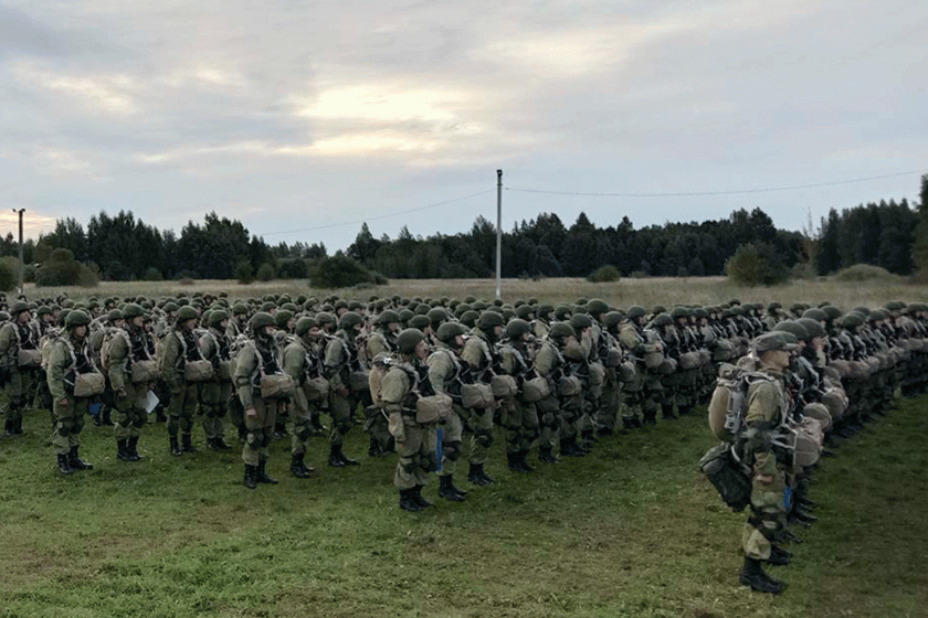 russian paratroopers exercise