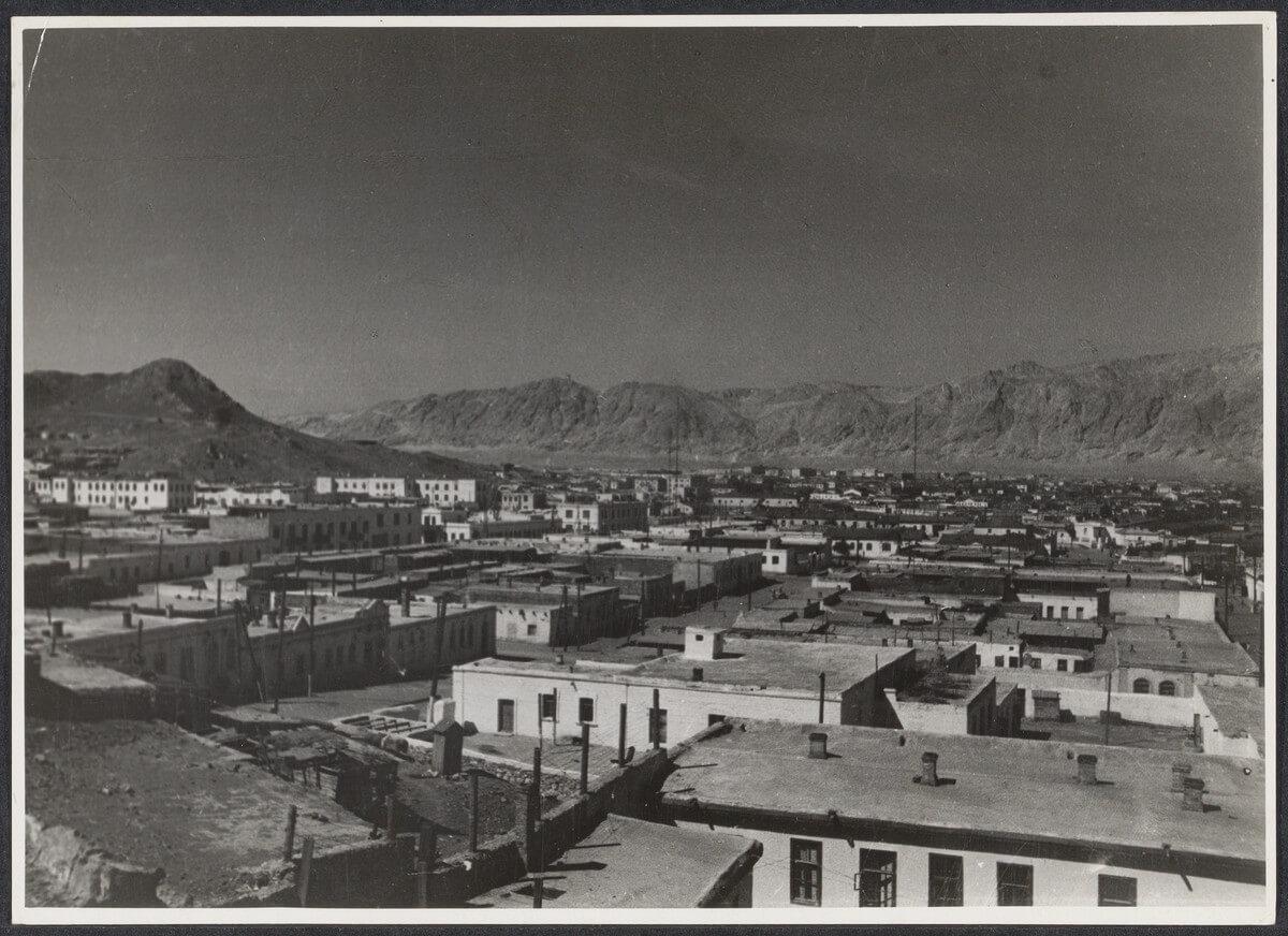 Black and white photo of Turkmen city