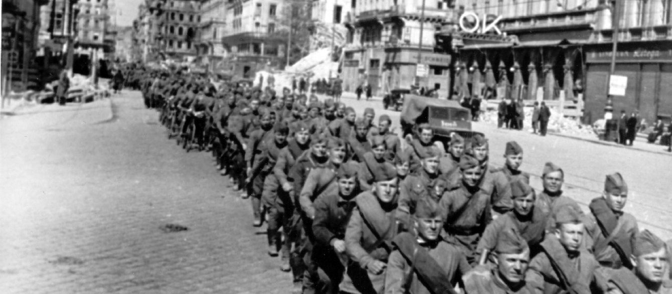 最新の激安 and War Cold The the 1945-1955 Austria, in Army Soviet 洋書