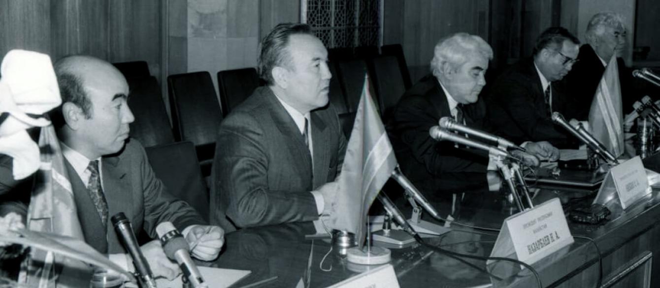 Black and white photo of Central Asian leaders including Akayev