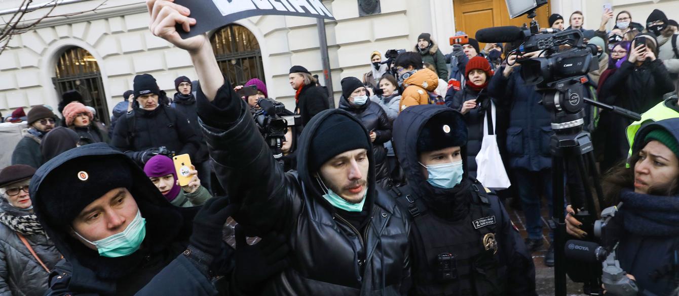 Crowd protesting in Moscow