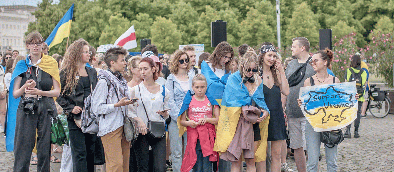 women demonstrating against war in ukraine