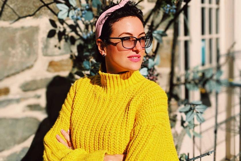 Woman wearing a yellow sweater