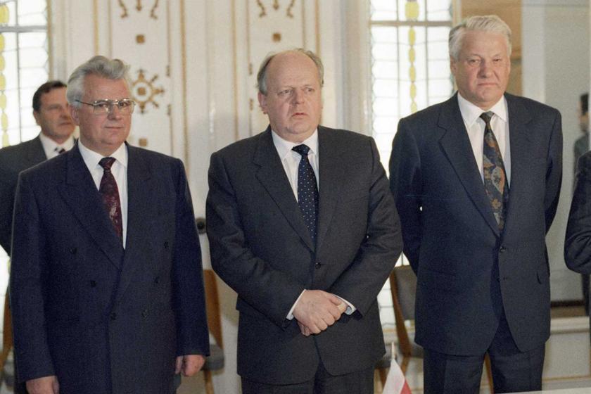 Leonid Kravchuk, Stanislav Shushkevich, and Boris Yeltsin at the fateful meeting in Bialowieza Forest