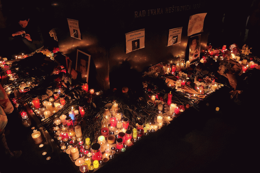 Navalny memorial, burning candles 