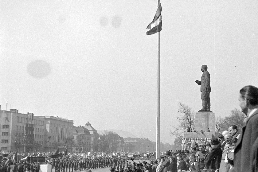 Black and white image of Stalin statue and parade in Budapest 1955