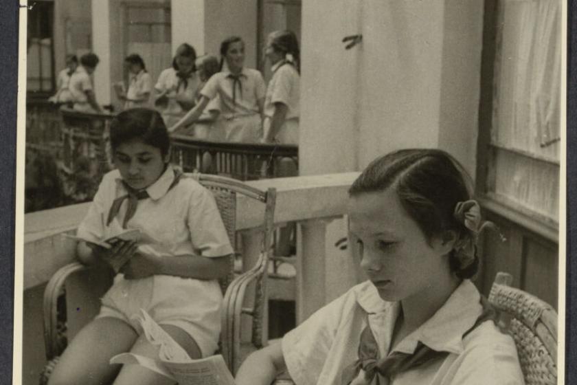 Photographer, Mikhail Trakhman, "These two girls are fond of reading"