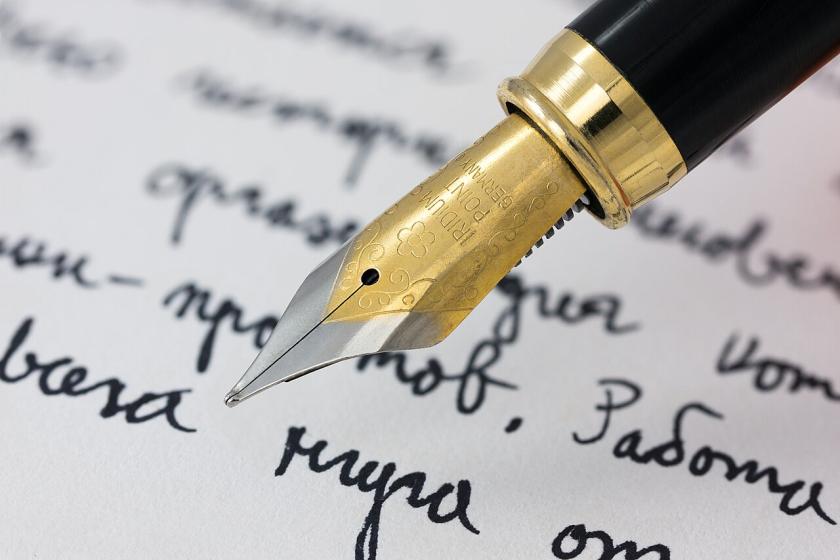 fountain pen and Russian writing