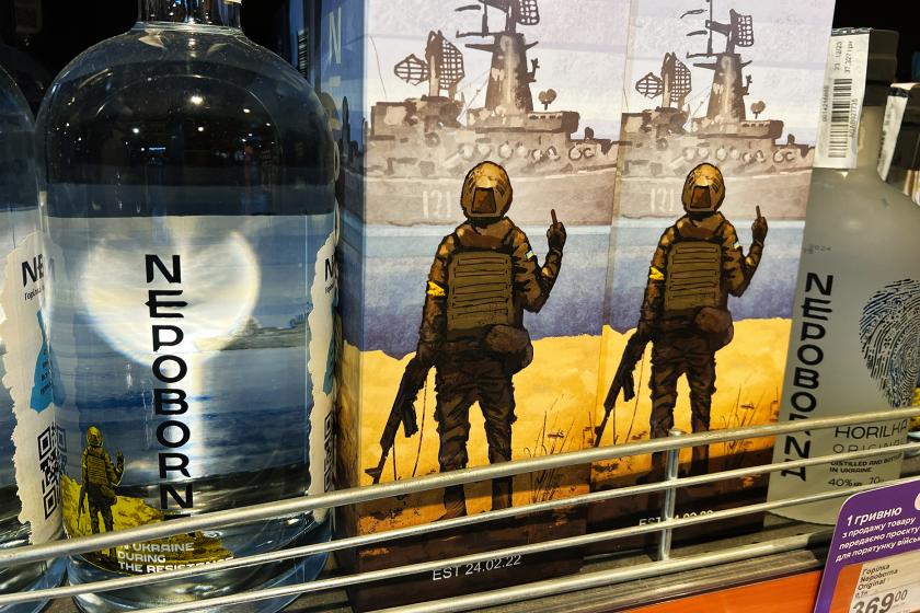 illustration of a solder showin ga finger to Russian Warship